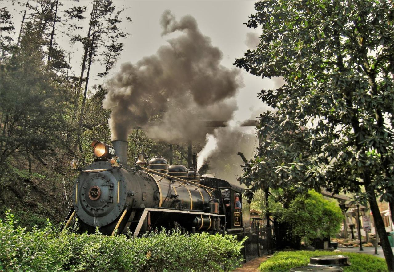 Bear Den, Hot Tub, 1089 Of Free Attraction Tickets For Each Paid Day, Dollywood And More! Sevierville Extérieur photo
