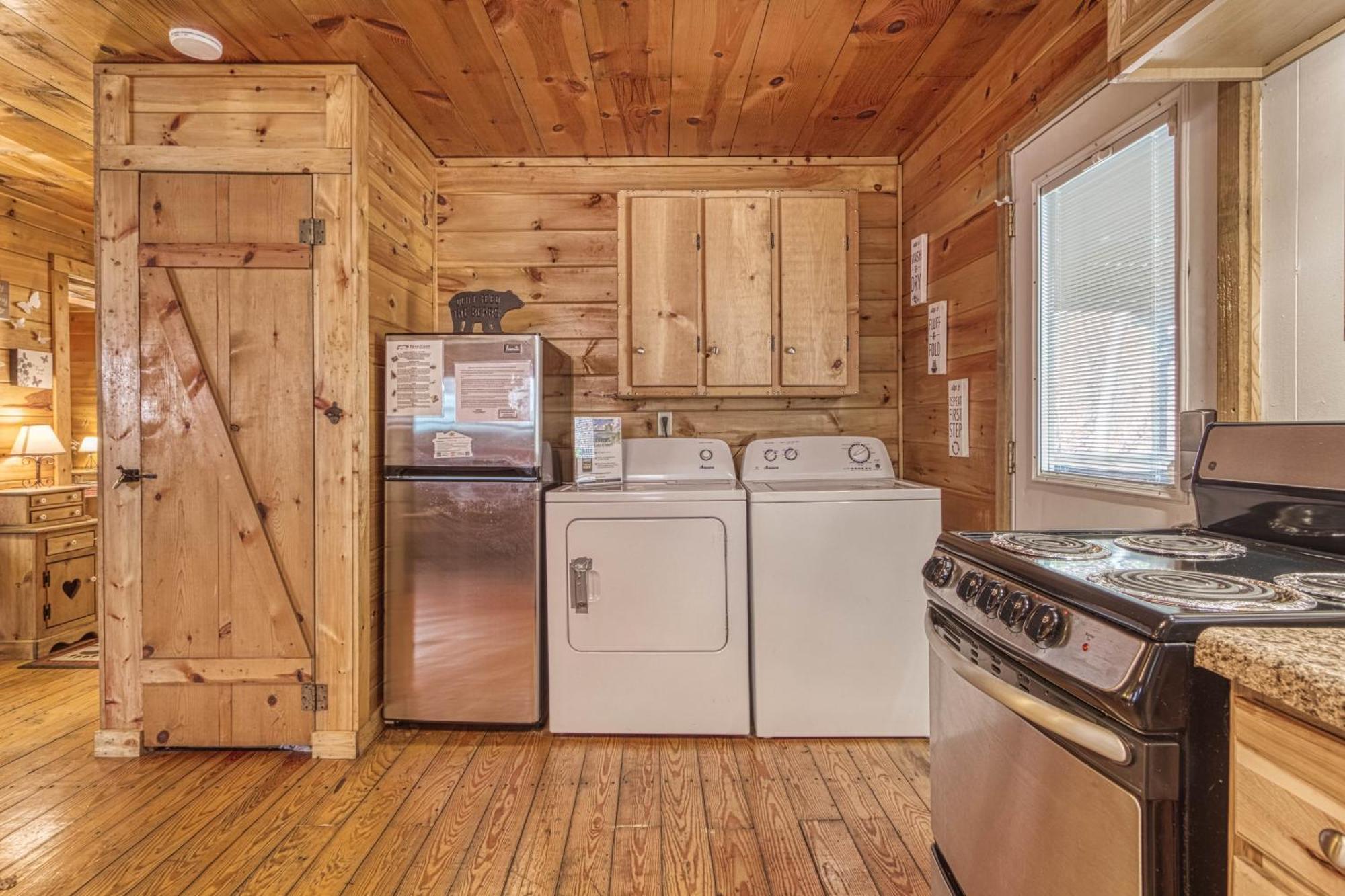 Bear Den, Hot Tub, 1089 Of Free Attraction Tickets For Each Paid Day, Dollywood And More! Sevierville Chambre photo
