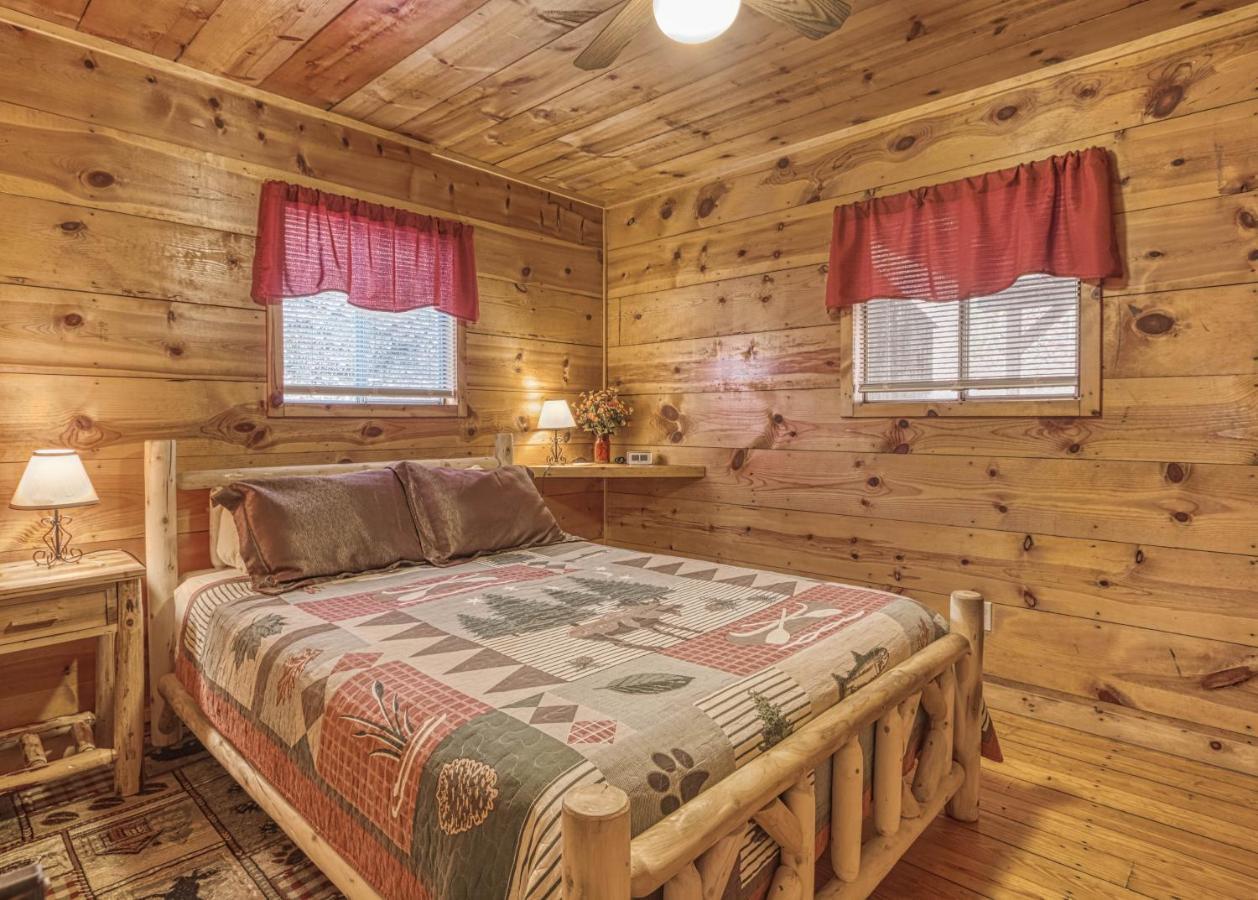 Bear Den, Hot Tub, 1089 Of Free Attraction Tickets For Each Paid Day, Dollywood And More! Sevierville Extérieur photo