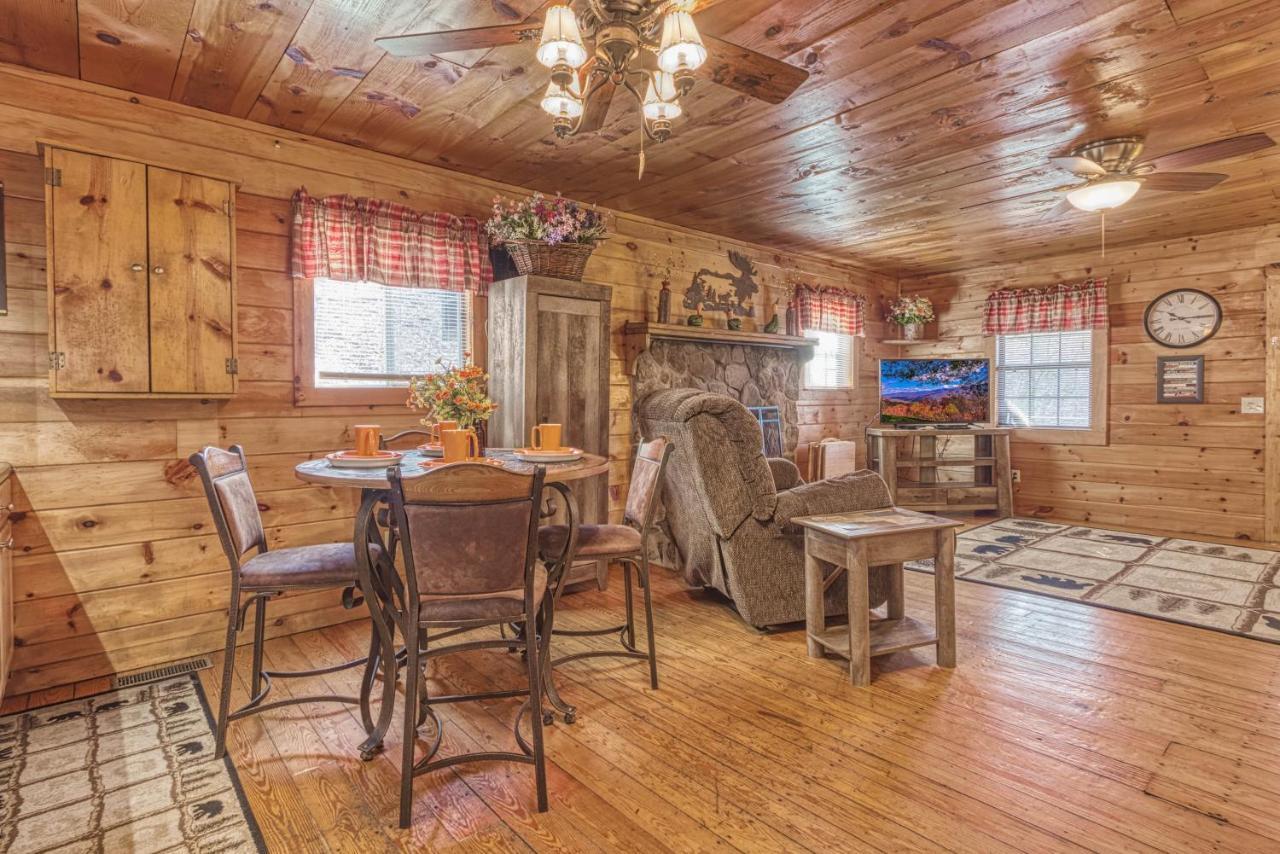 Bear Den, Hot Tub, 1089 Of Free Attraction Tickets For Each Paid Day, Dollywood And More! Sevierville Extérieur photo